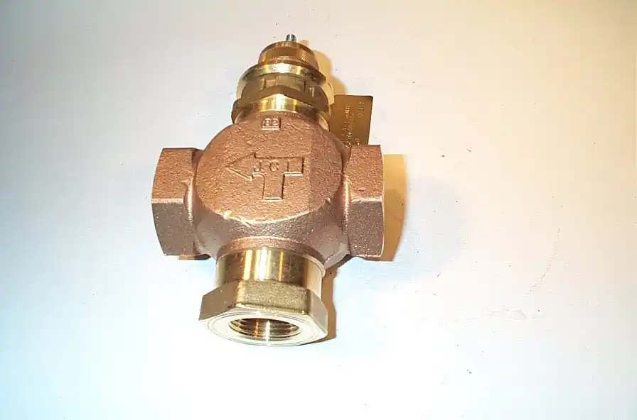 Johnson Controls VG7842NT+3003B Globe Valve Assembly 3 Way 1 in.