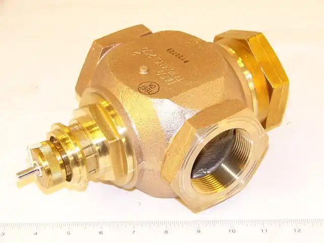 Johnson Controls VG7842ST+823C01 Globe Valve Assembly, 3 Way 2 in.