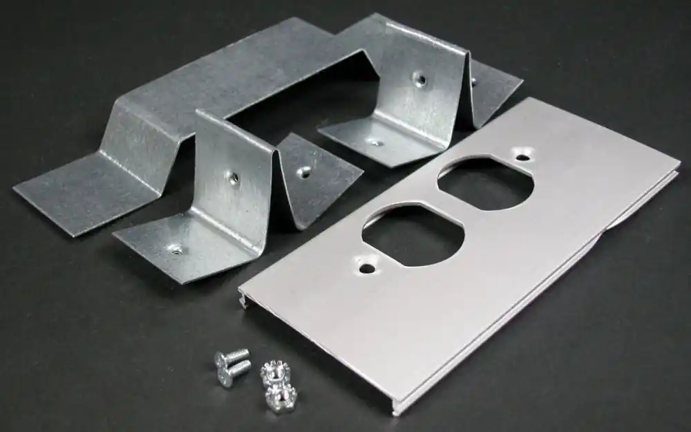 Wiremold AL3346DO Offset Duplex Receptacle Cover & Bracket
